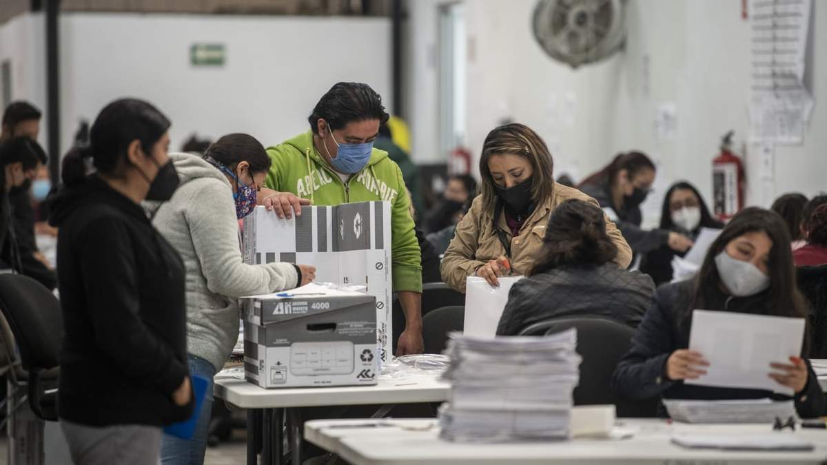 Conteo de firmas en el INE para revocación de mandato