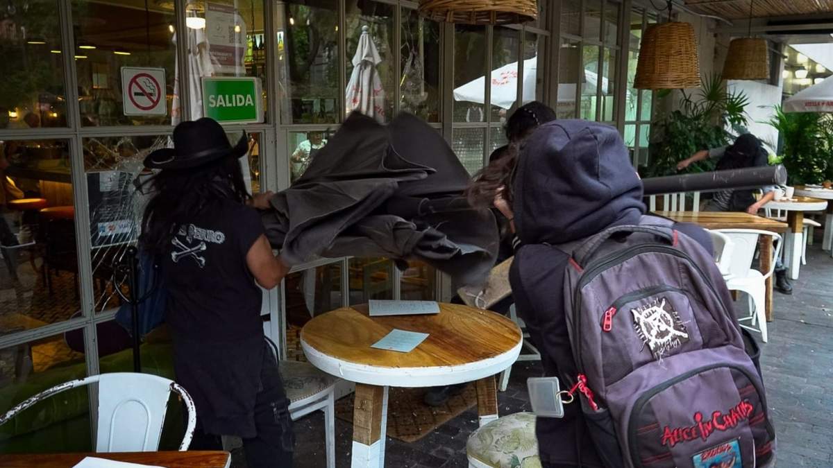 Protesta violenta contra la gentrificación en la CDMX
