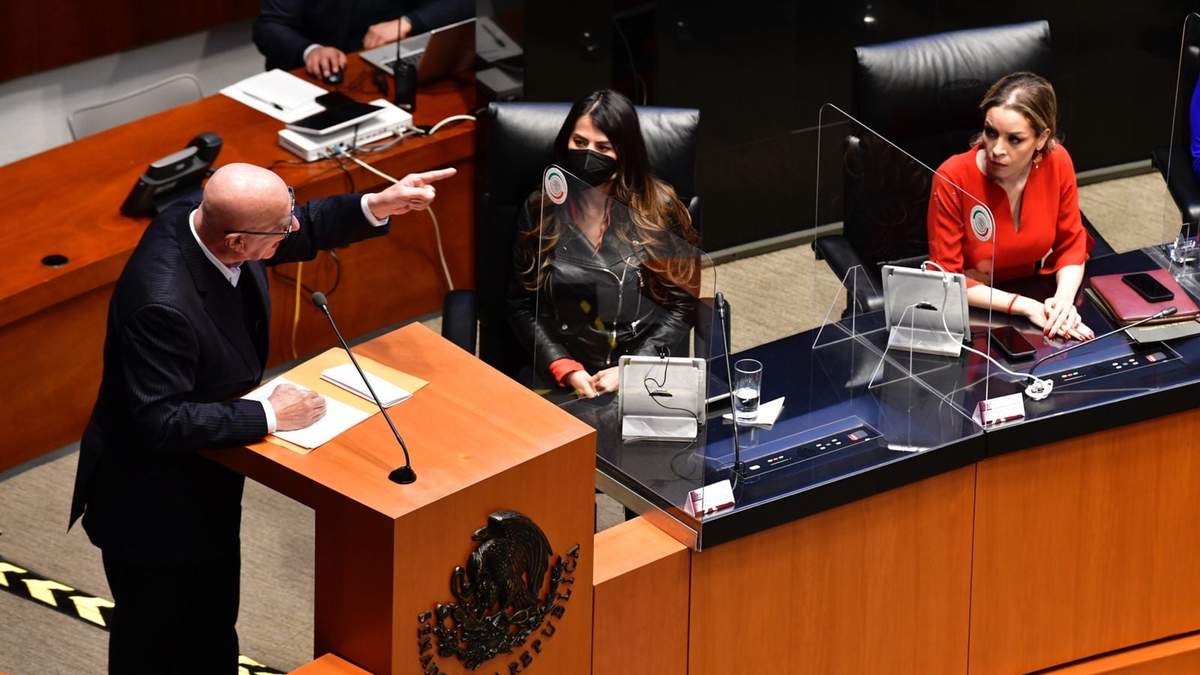 El senador Dante Delgado, en tribuna