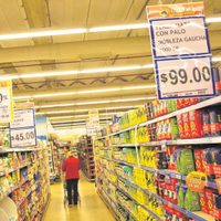 Alimenticias negocian la lista de precios con los supermercados tras el aumento del dólar en julio