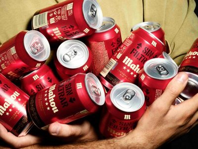 No tires las latas de cerveza vacías, armá estas preciosas campanitas navideñas para decorar tu casa sin gastar