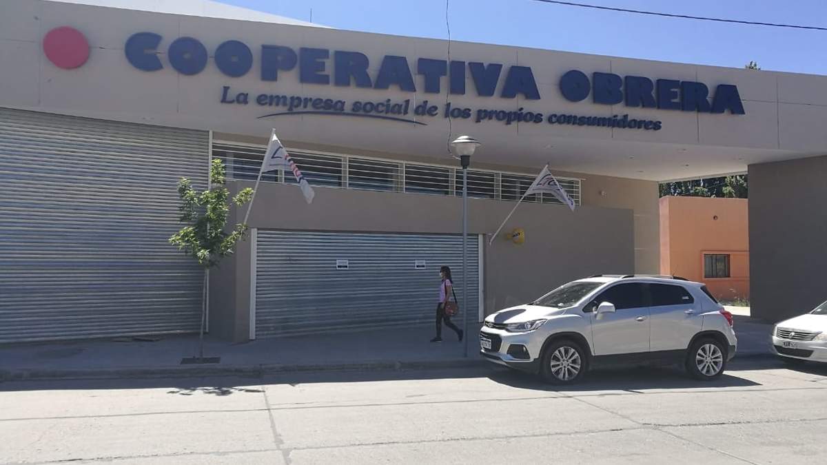 El supermercado de donde fue sustraída la mochila de la docente. Fuente: (Cutral Co al Instante)