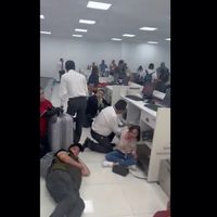 Balacera afuera de la Terminal 1 del AICM; dos policías heridos y un sujeto detenido (Video)