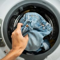 Consejo de las abuelas: así tenés que lavar los jeans si querés que duren mucho más tiempo