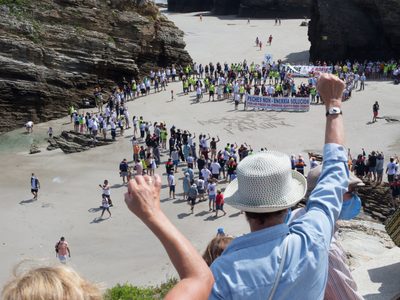 Caos en Mar del Plata: una protesta en la playa terminó con disturbios y destrozos
