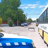 Retienen a dos colectivos por problemas de cloacas en la Escuela 347 de Cuenca XV de Neuquén