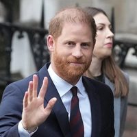 Príncipe Harry es demandado por organización benéfica que creó en África en honor a princesa Diana