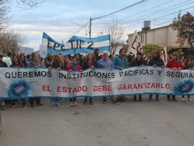 Comunidades educativas marcharon para mejores condiciones en las escuelas