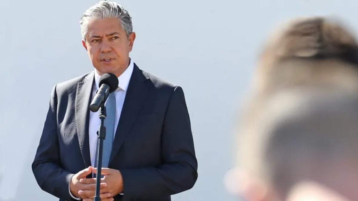 El gobernador, Rolando Figueroa, molesto con la decisión del intendenre de Junín de los Andes. Fuente: (Letra P)