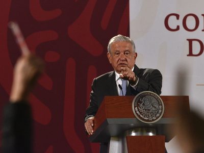 AMLO pide a Loret, Jorge Ramos y León Krauze que den a conocer sus "sueldos desproporcionados"