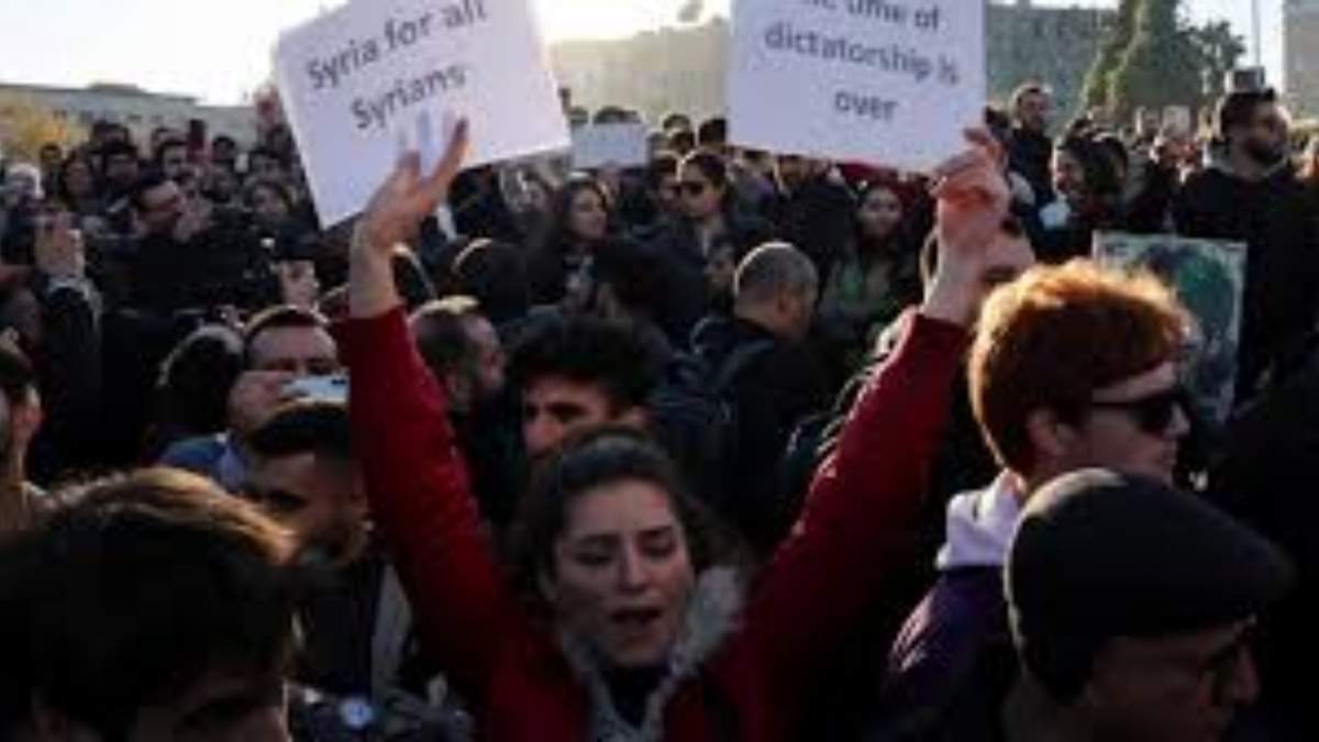 Miles de manifestantes salieron a las calles de ciudades como Damasco, la capital siria