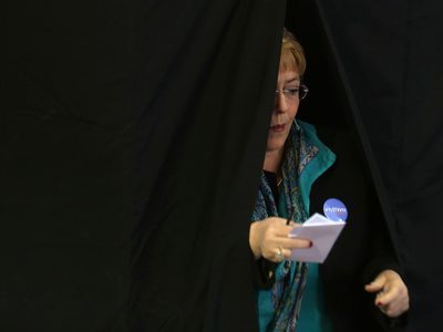 Bachelet: revés electoral y nueva crisis política