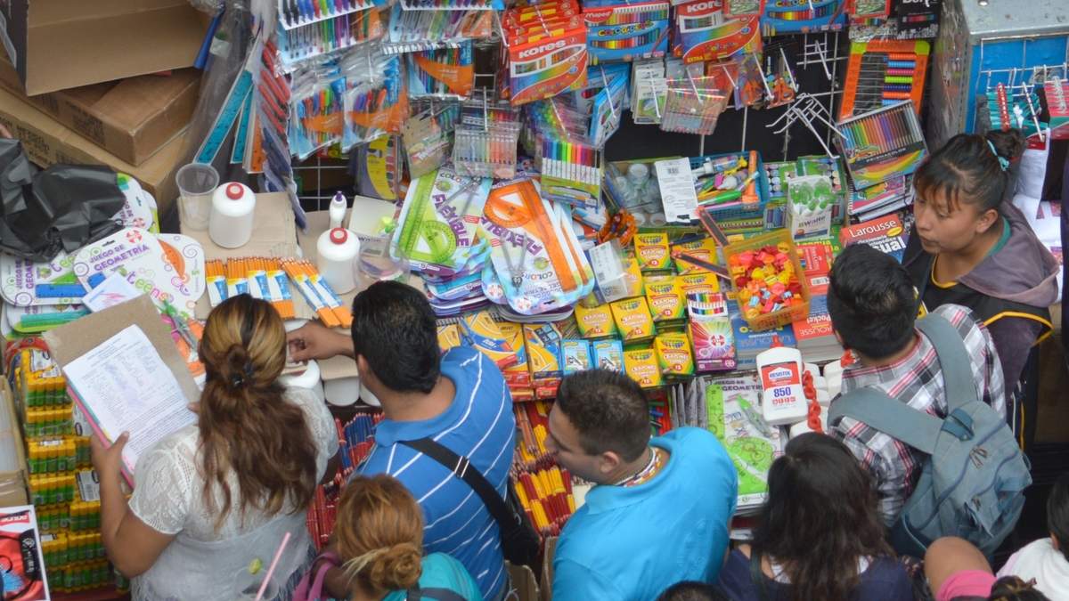 Compra de útiles escolares en el Centro Histórico