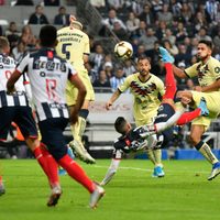 Chilena de último minuto da ventaja a Rayados 2-1 ante América