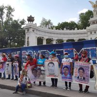 Familiares de los 43 normalistas refrendan clamor de justicia a 92 meses de su desaparición