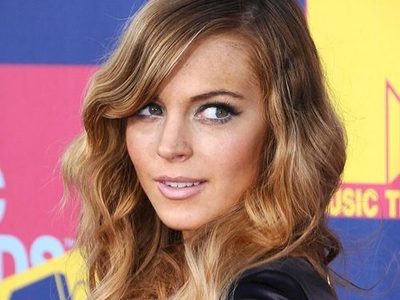 "¡Miren quién regresó!" Lindsay Lohan encendió todo con poca tela ¡Esas tiras no aguantan más!
