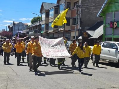 Trabajadores del Parque Nacional Lanín marcharon contra los despidos