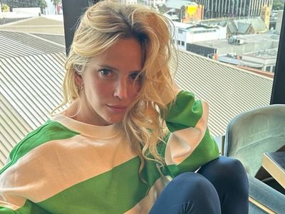 Estilismo comfy-chic: Luisana Lopilato revive el must de otoño que tenés en el placard