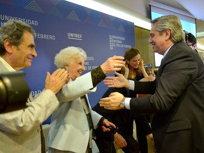 "Me honra": la emotiva dedicatoria con la que Alberto Fernández felicitó a Estela de Carlotto