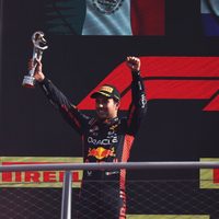 "Checo" Pérez acaba segundo y sube al podio del GP de Monza