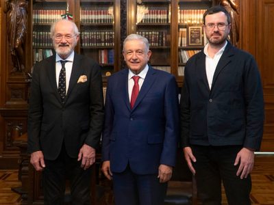 AMLO se reúne con familiares de Julian Assange: “lo seguiremos defendiendo”