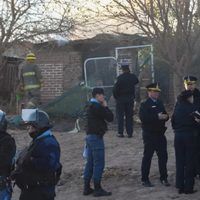 Vecinos de la Toma 7 de Mayo incendiaron la vivienda del adolescente señalado como presunto ladrón