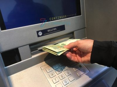 IFE: quiénes cobran este lunes el bono de 10.000 pesos que otorga la ANSES