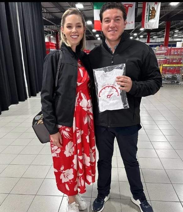 Samuel García y su esposa Mariana Rodríguez