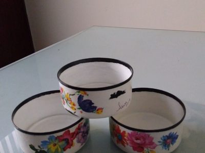 Nunca más tires las latas de picadillo vacías: creá este portavelas súper delicado para decorar tu habitación