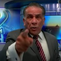 Conductor de televisión de Jalisco arremete contra los antivacunas y se viraliza en redes