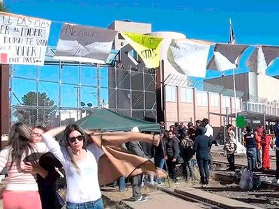 Inconformes contra gasolinazo suman 5 días de bloqueo al ferroviario de Sonora a EU