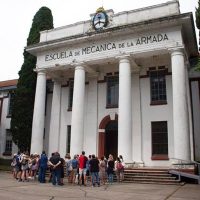 Repudio por la remoción de una imagen de Néstor Kirchner bajando el cuadro de Jorge Videla en la ex-ESMA