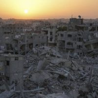 “Huele a muerte en todas partes”: decenas de víctimas en Gaza tras ataques israelíes ininterrumpidos
