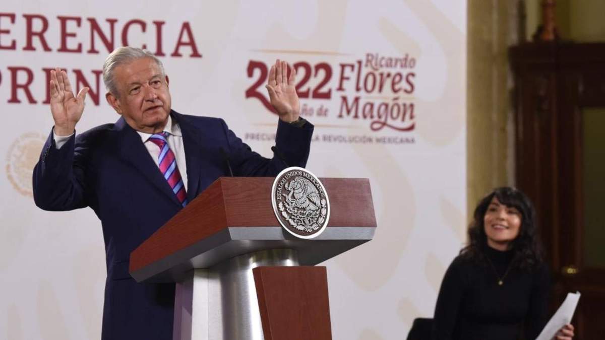 El presidente López Obrador y Elizabeth García Vilchis