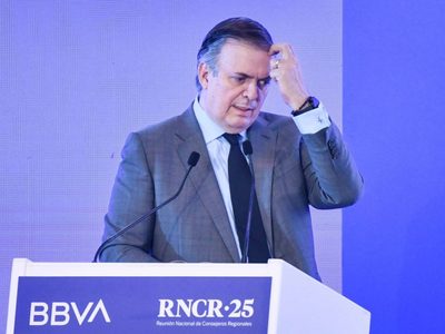 Ebrard admite distanciamiento con Trudeau en el inicio de la era Trump
