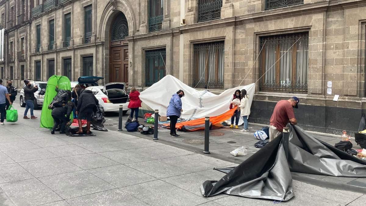 Los trabajadores levantaron su campamento que mantuvieron durante poco más de un mes en Palacio Nacional
