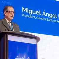 Un expresidente del Central alertó que ya se fugaron US$ 23 mil millones