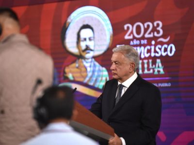 AMLO viaja por carretera hacia Acapulco ante el impacto del huracán Otis