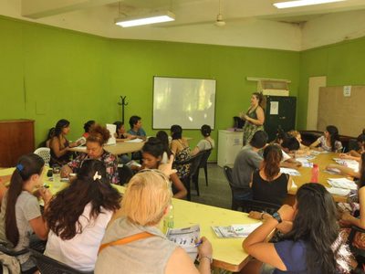 Docentes de colegios secundarios denuncian que aún no cobraron sus haberes