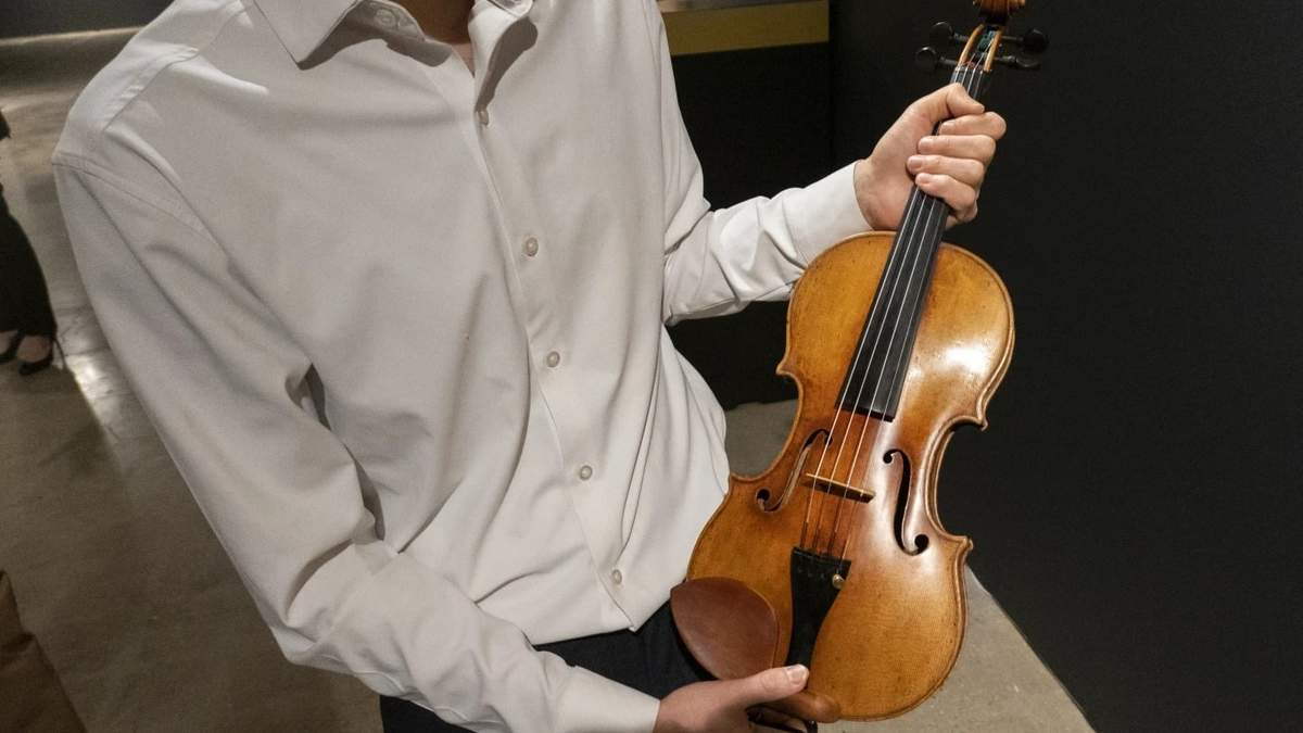 Un violín Stradivari fabricado en 1714 fue vendido por 11,3 millones de dólares en una subasta