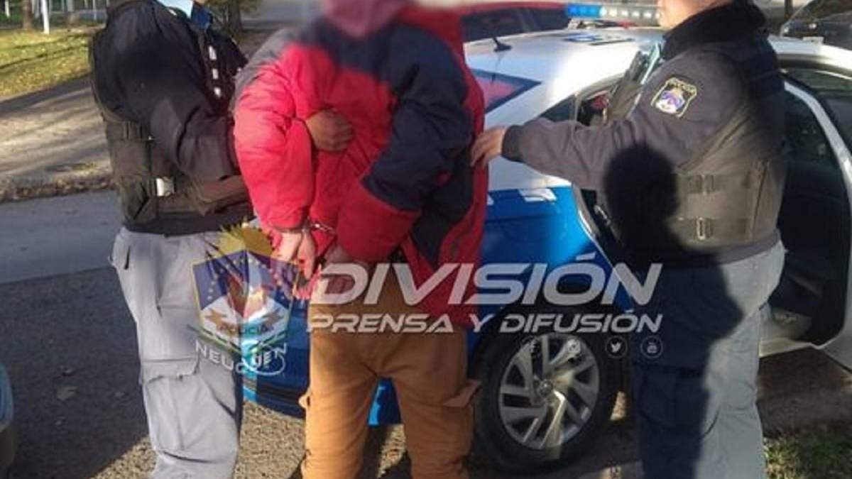 El hombre fue detenido robando en el patinódromo.