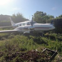 Se despista avioneta al intentar aterrizaje en aeropuerto de Michoacán