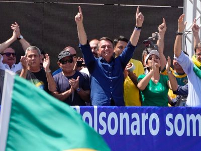 Bolsonaro amenaza a un juez del Tribunal Supremo ante una multitud de simpatizantes