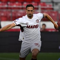 Izquierdoz tras el empate de Lanús: "El árbitro me decía, le voy a cobrar un penal al 30"