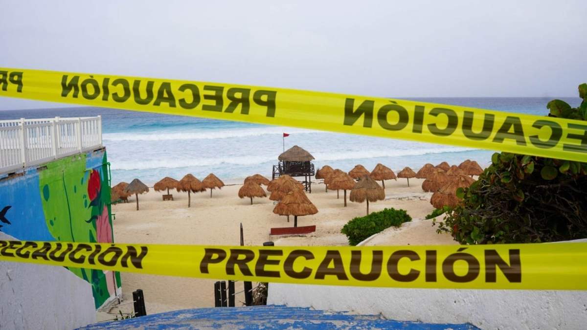Autoridades de Cancún cerraron las playas ante la eventual llegada del huracán "Beryl"