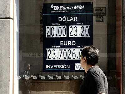 Peso se mueve con volatilidad ante inicio de la administración Trump