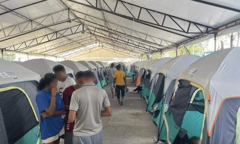 Campamento de refugio de migrantes