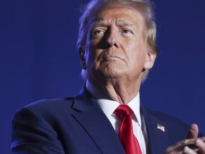 Trump ha sido inhabilitado en las papeletas en 2 estados. ¿Puede postularse aún a la presidencia?