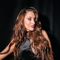 El look etéreo y trendy de Brenda Di Aloy, la hija de Yuyito González, es perfecto para un evento de día