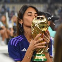 ¿Por qué Antonela Roccuzzo, esposa de Lionel Messi, podría ser sancionada por la FIFA?